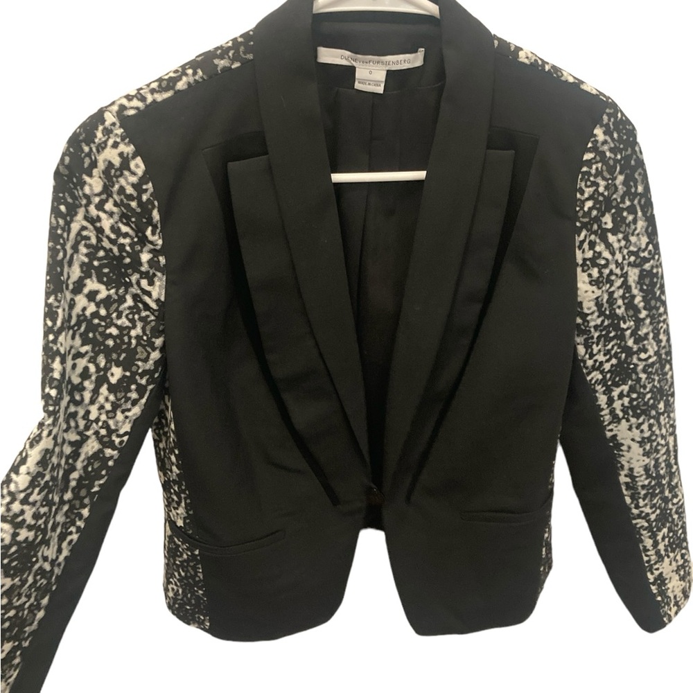 Diane Von Furstenberg- DVF Black and White Printed Blazer- Tuxedo Jacket…